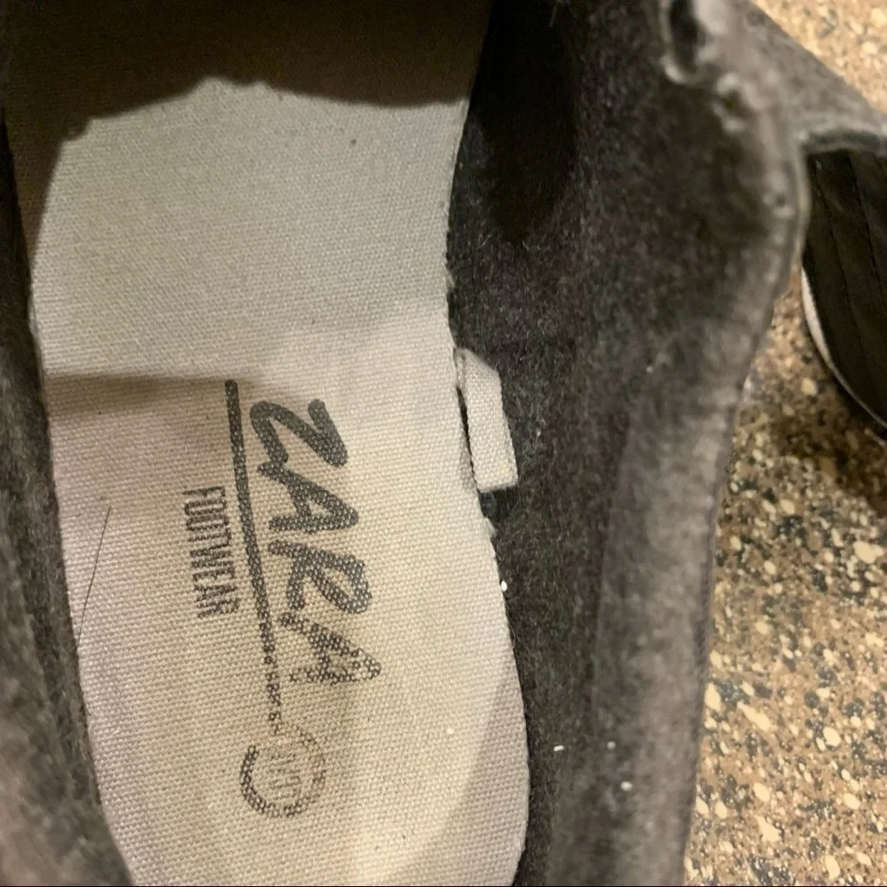 Zara Kids Footwear Collection Boys Lace Less Thick Sole Black Sneakers. US 12/13